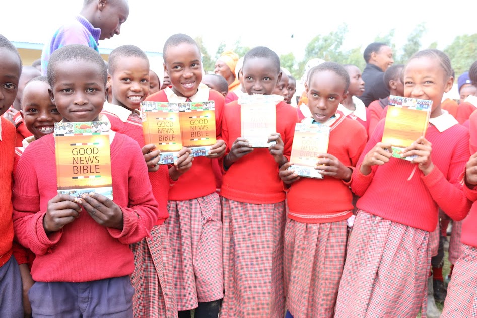 Displaying KAHURIA PS PUPILS WITH BIBLES..JPG